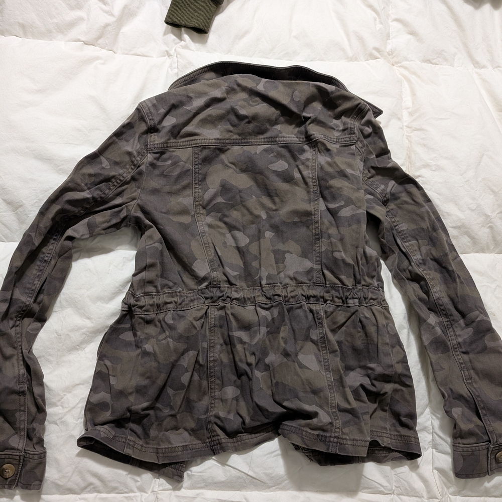 Express Gray Utility Jacket With Modern Design - image 5